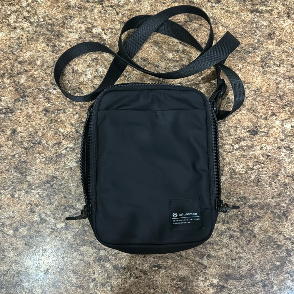 Lululemon cross body